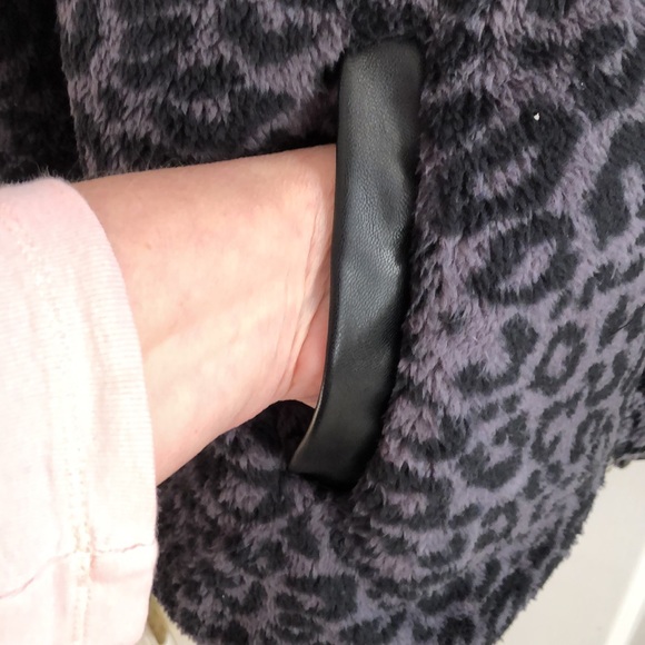 TORRID NWT Faux Shearling leopard print gray zip front jackets- size 2x … - Picture 9 of 12